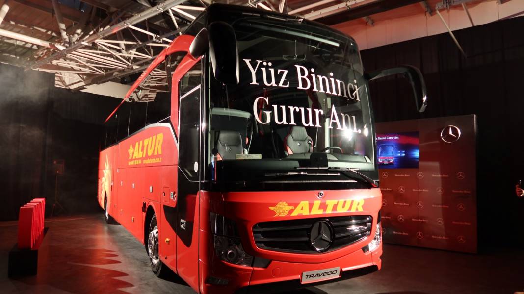 Mercedes-Benz'in 100 bininci aracını Altur Turizm satın aldı 14