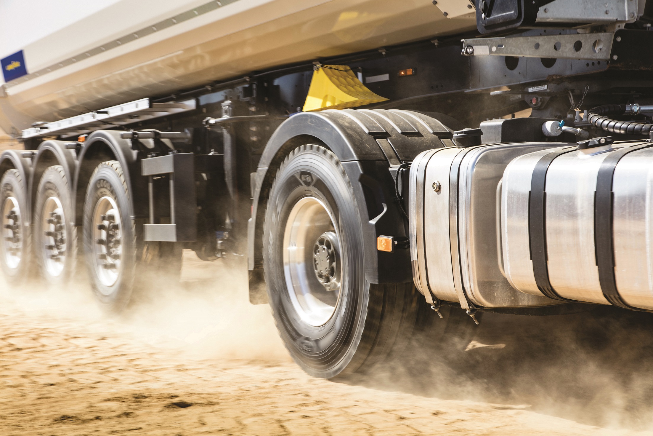 Покрышка грузовик. Goodyear Truck. Goodyear Truck Tyres. Грузовое колесо. Колесо грузового автомобиля.