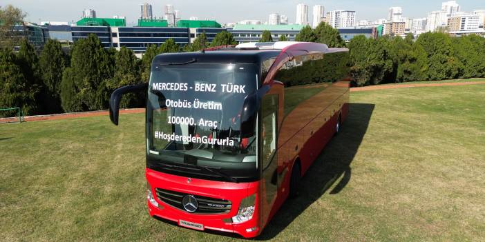 Mercedes-Benz Türk 100 bininci otobüsünü banttan indirdi