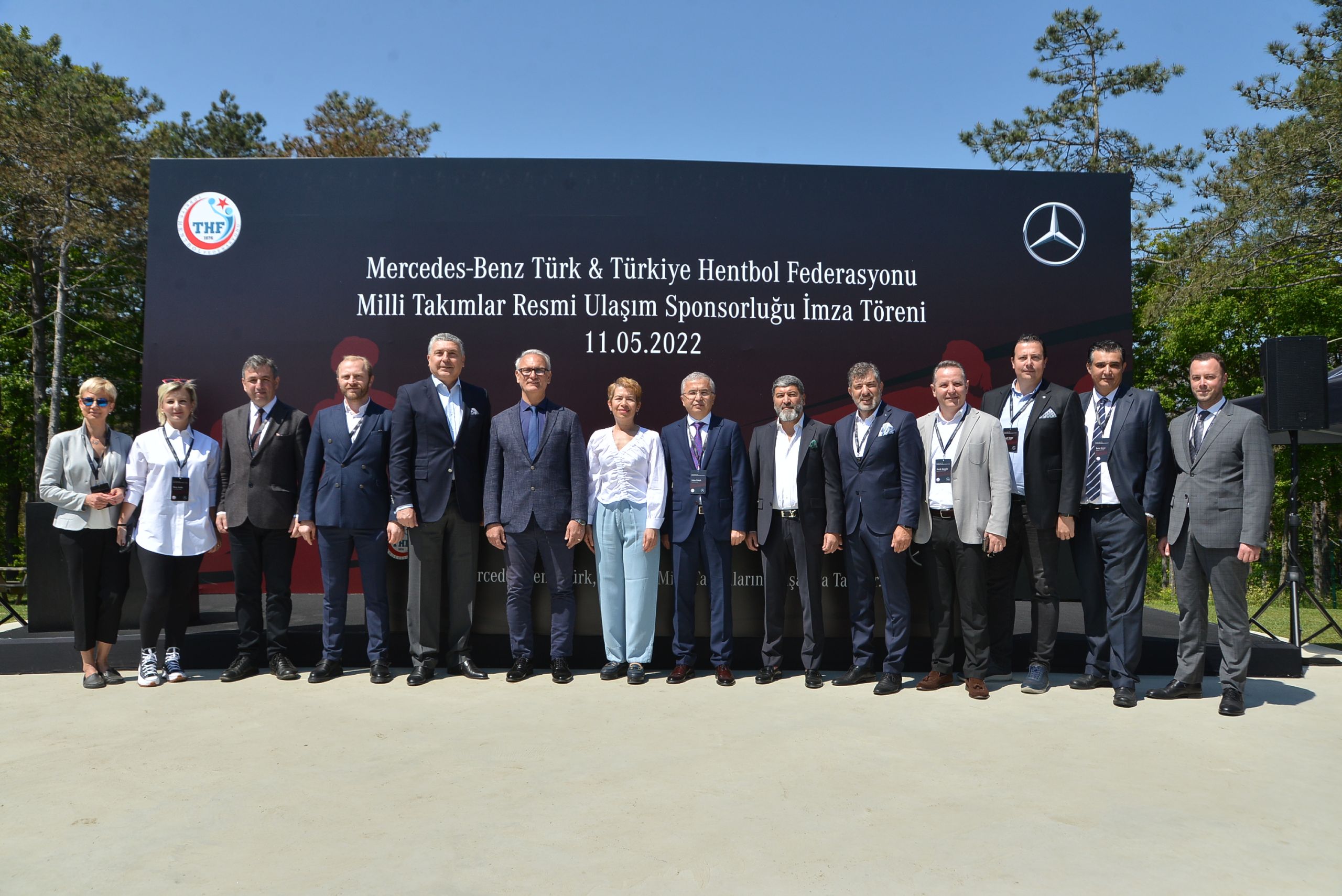 mercedes-benz-turk-turkiye-hentbol-federasyonunun-resmi-ulasim-sponsoru-oldu-04.jpg