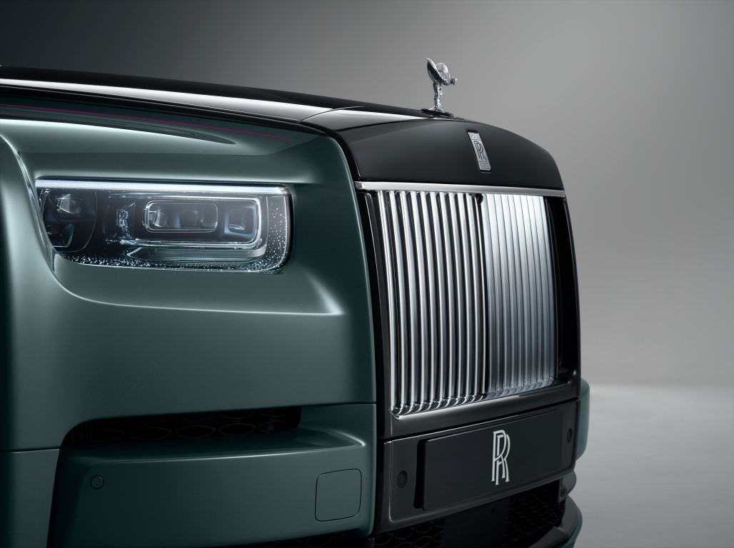 1652357440-p90462855-highres-rolls-royce-phantom.jpg