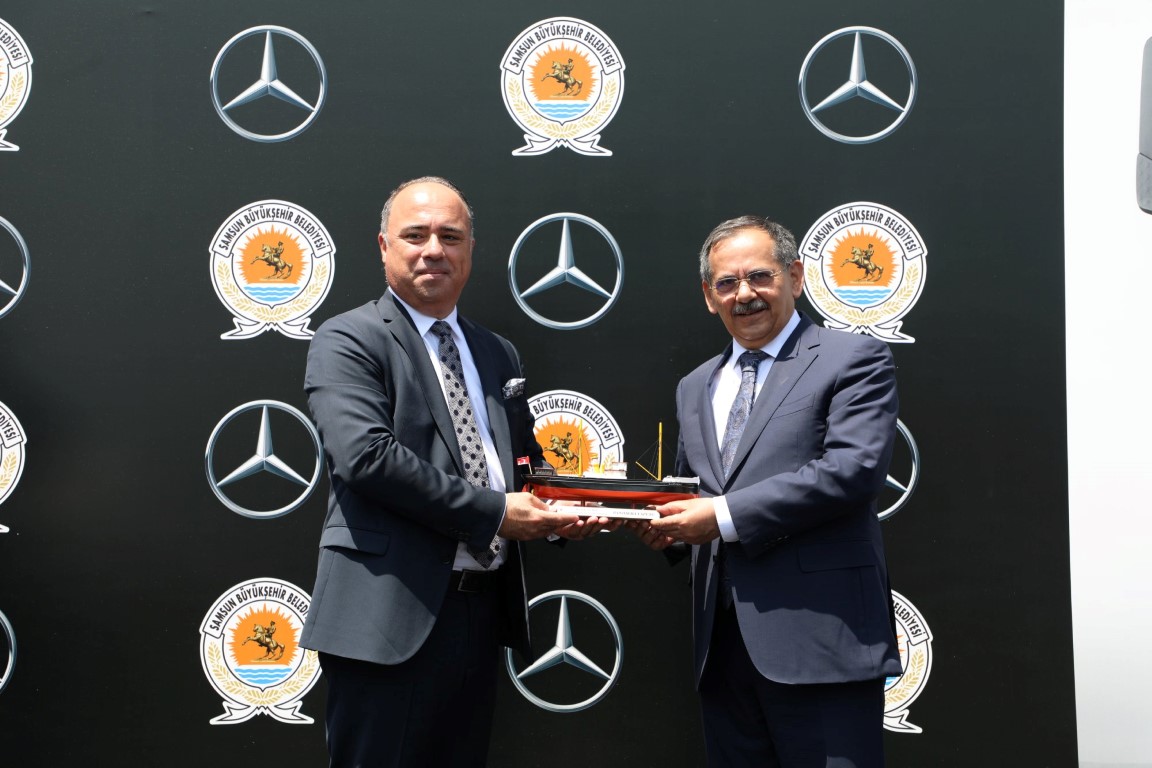 samsun-buyuksehir-belediyesi-mercedes-benz-kamyonlarini-torenle-teslim-aldi-04.jpg