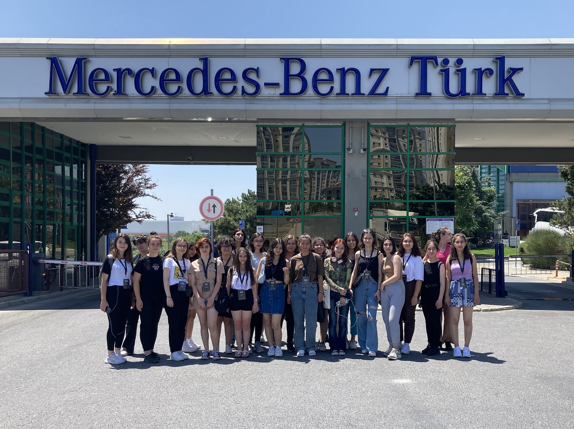 mercedes-benz-turkun-yildiz-kizlari-istanbulda-bir-araya-geldi-02.jpg