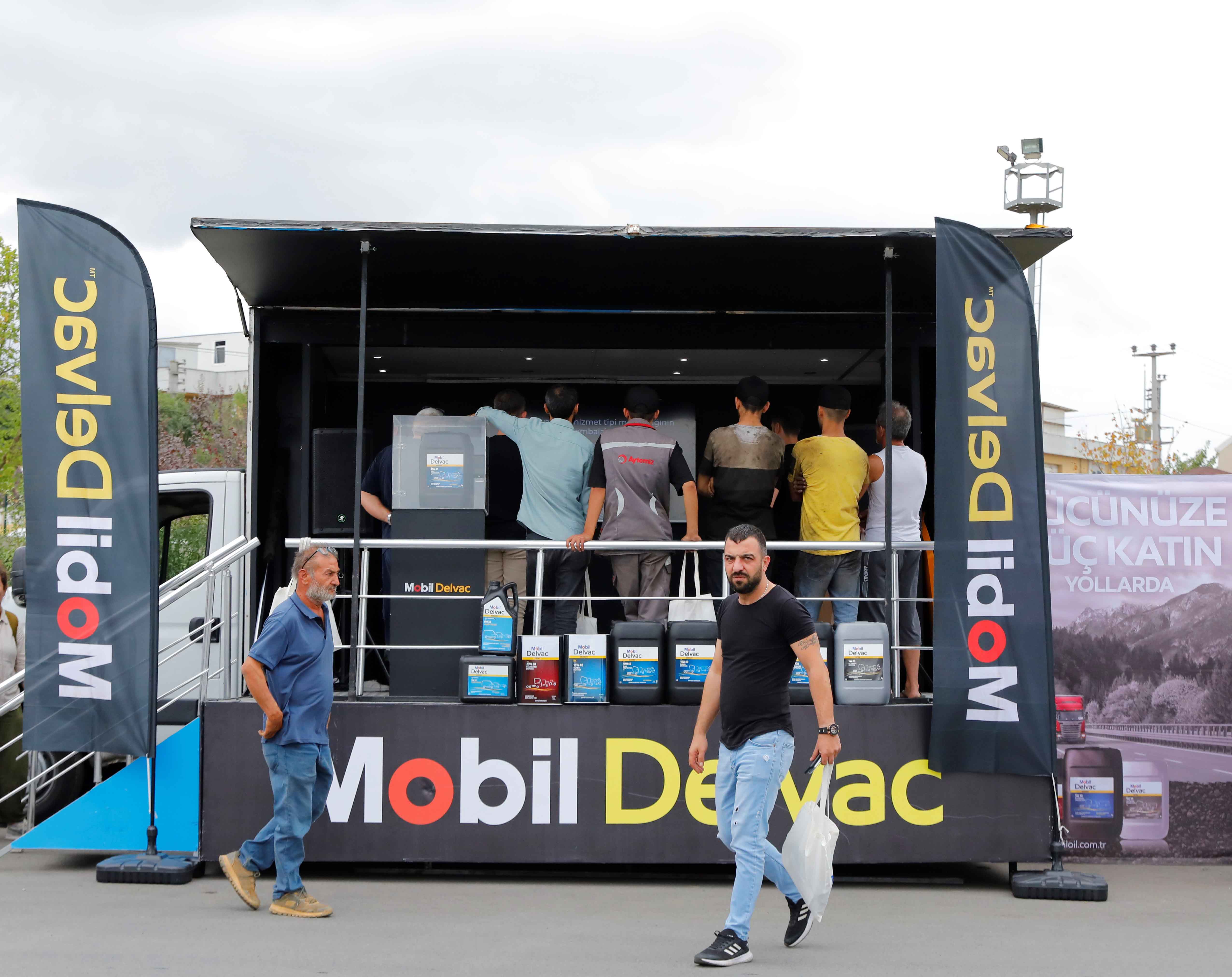 mobil-delvac-roadshow-1-001.jpg